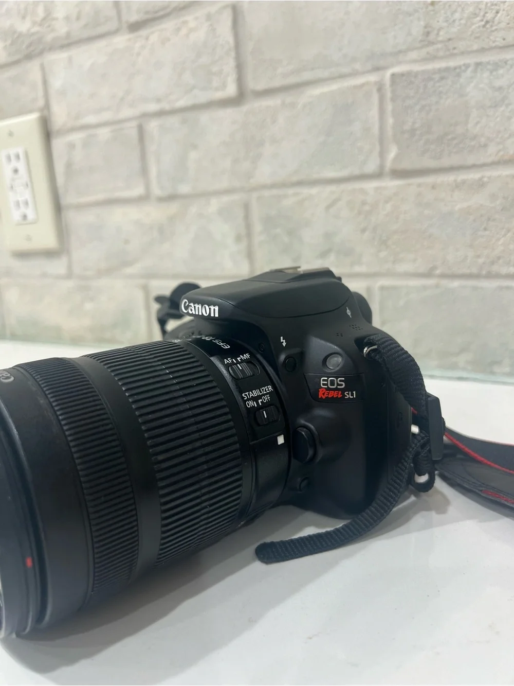 Canon EOS Rebel SL1 DSLR Camera + 18-135mm Lens, Battery, Charger & Memory Card